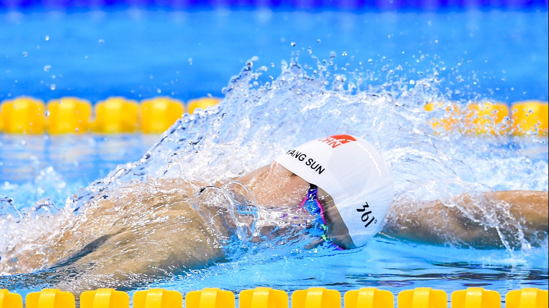 英超烽烟再起,北非黑马突围!这个夜晚,足球写下两段截然不同的英雄叙事