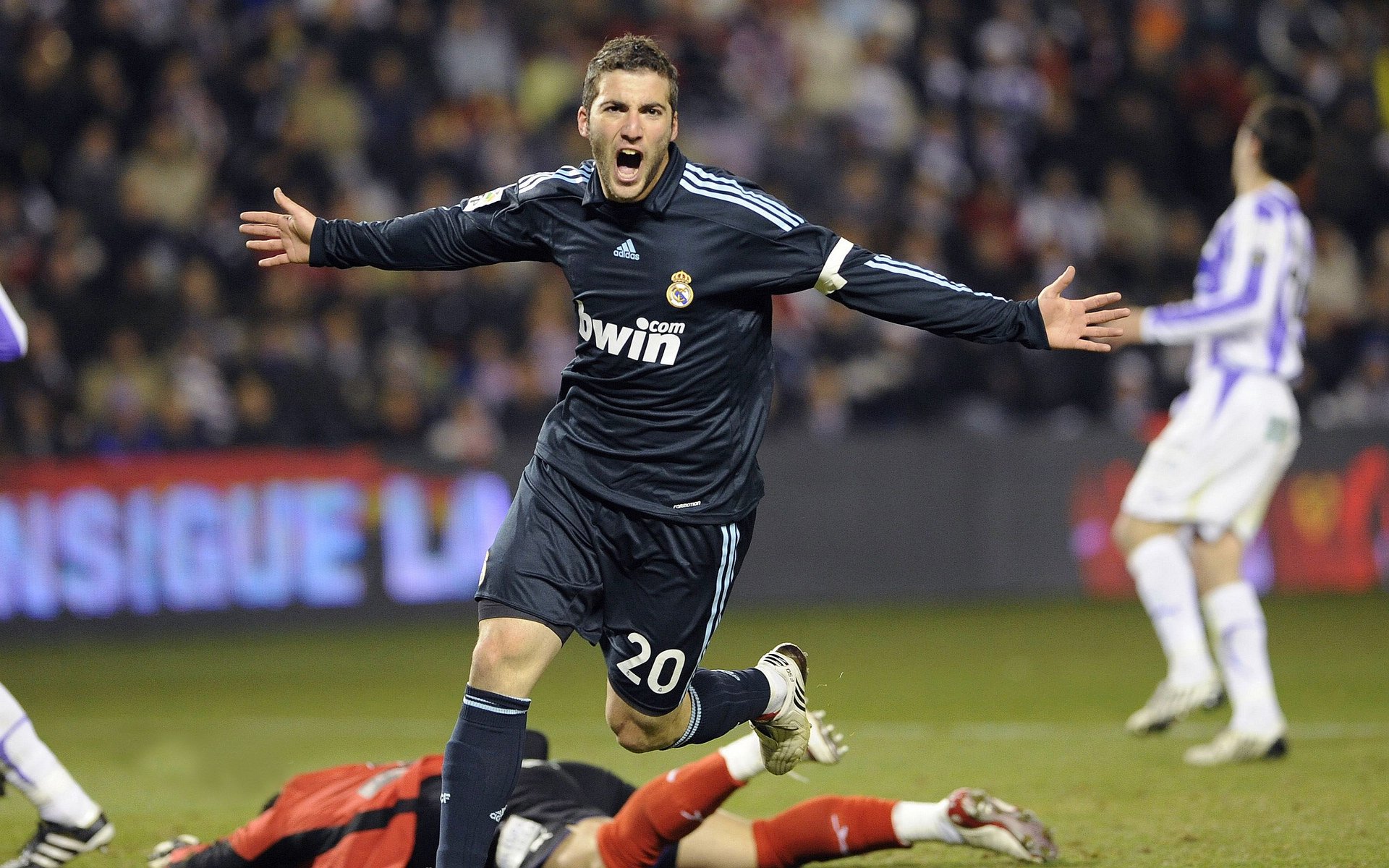 惊天大逆转！喀麦隆3-2翻盘马德里竞技，富安健洋绝杀引爆全球，非洲雄狮重振雄风！